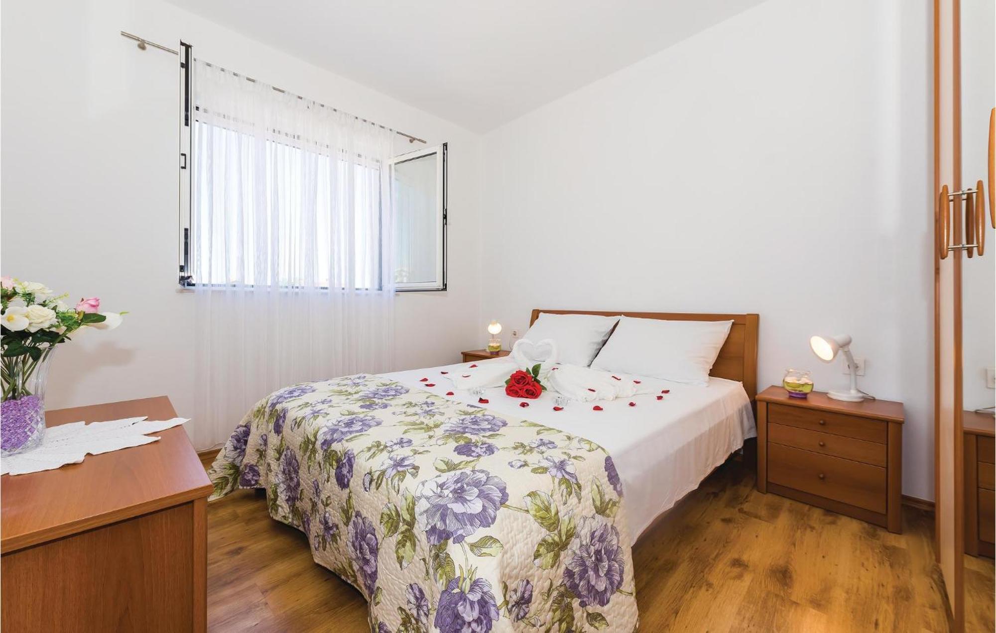 4 Bedroom Cozy Apartment In โวดีเซ ภายนอก รูปภาพ