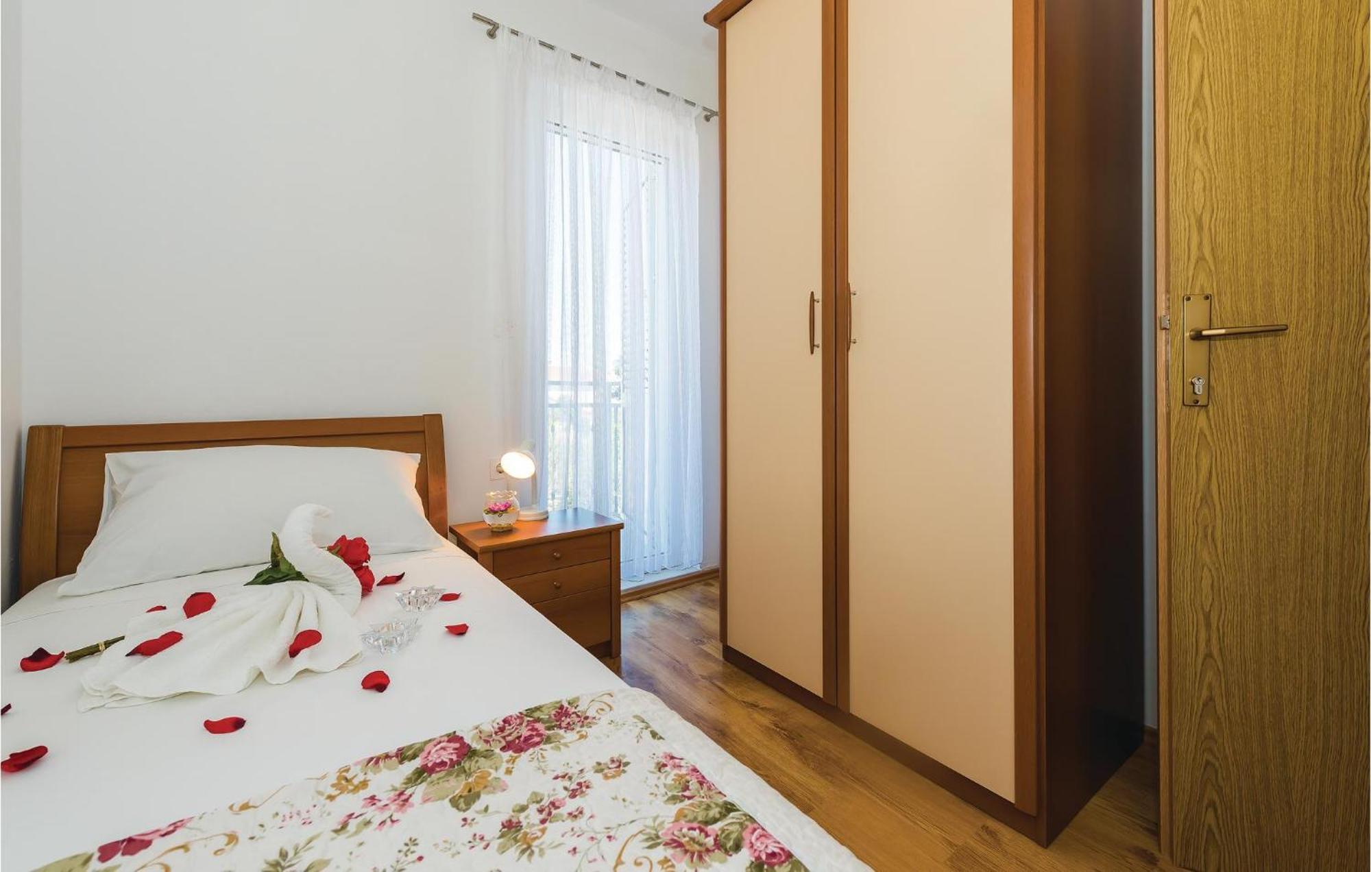 4 Bedroom Cozy Apartment In โวดีเซ ภายนอก รูปภาพ