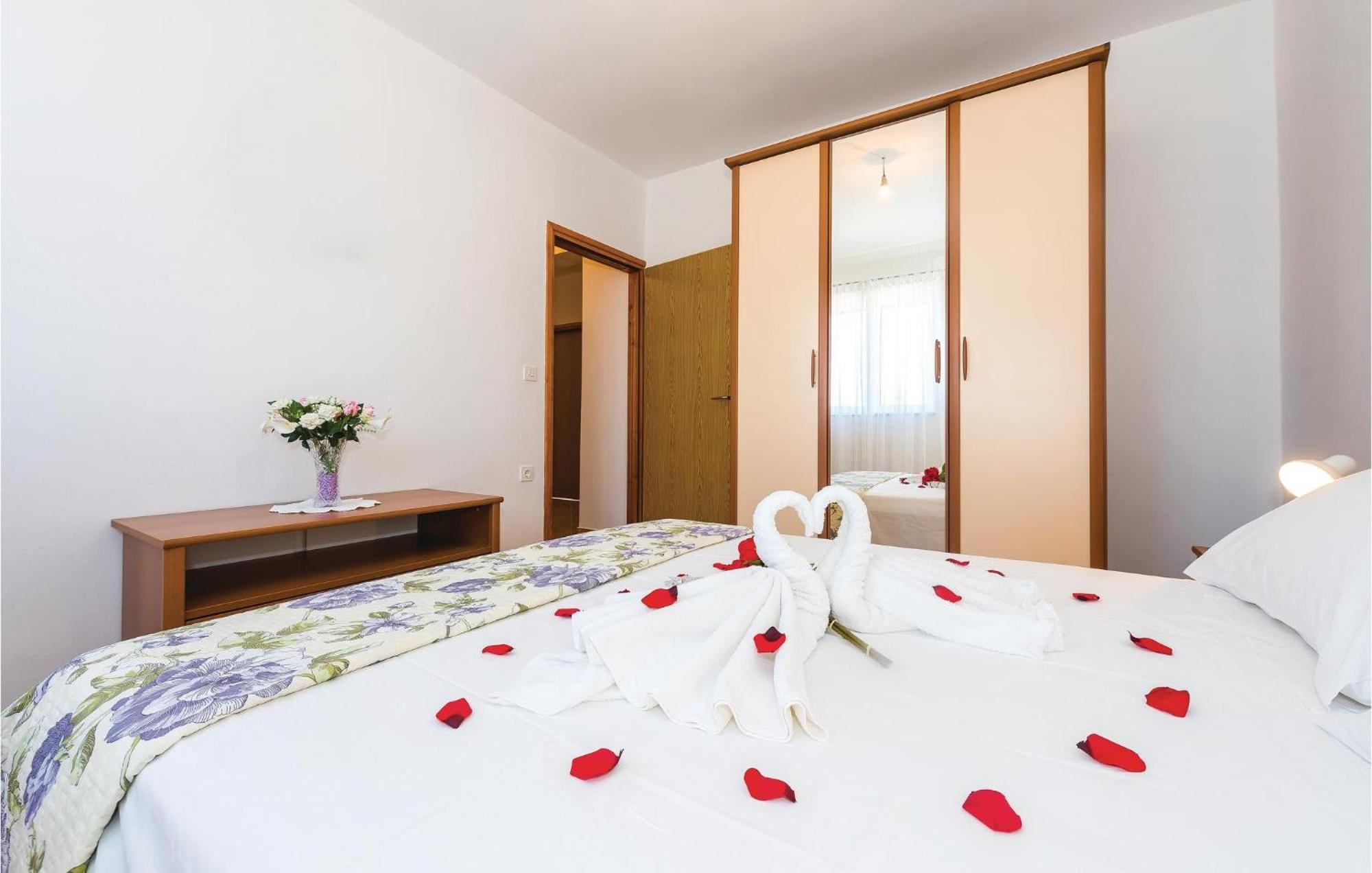 4 Bedroom Cozy Apartment In โวดีเซ ภายนอก รูปภาพ